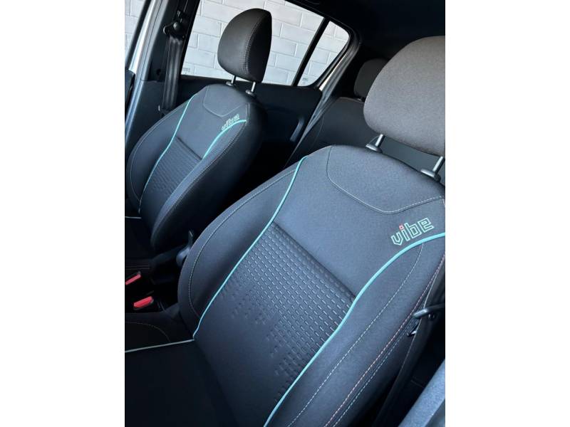 RENAULT - SANDERO - 2017/2018 - Prata - R$ 47.000,00