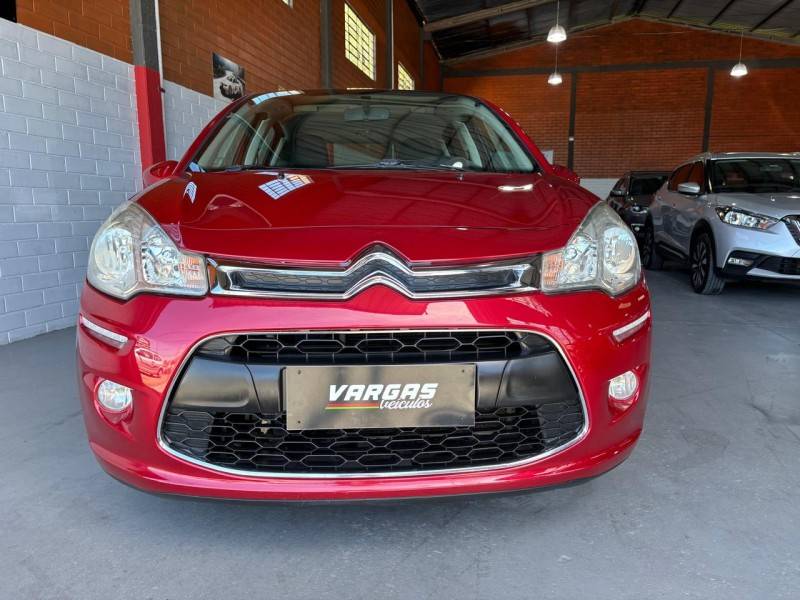 CITROËN - C3 - 2013/2014 - Vermelha - R$ 39.000,00