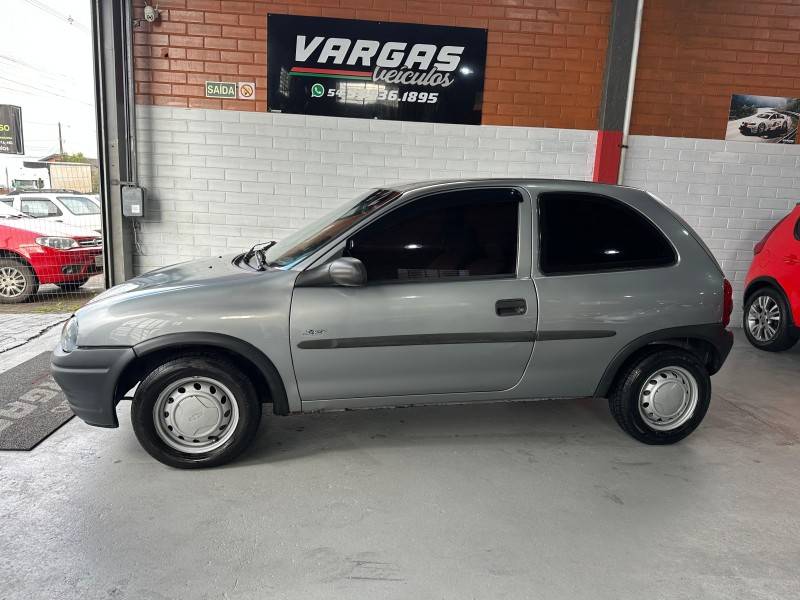 CHEVROLET - CORSA - 1996/1997 - Cinza - R$ 13.000,00