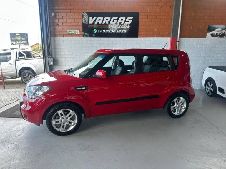KIA MOTORS - SOUL - 2010/2011 - Vermelha - R$ 42.000,00