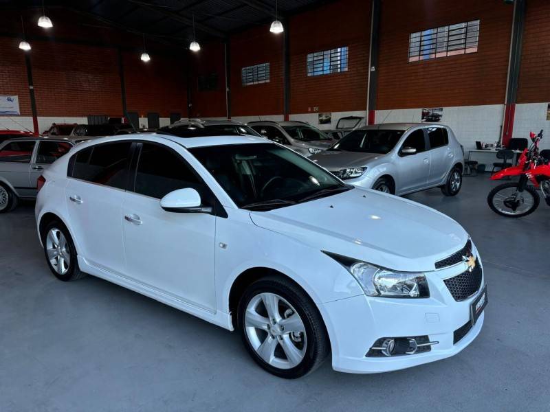 CHEVROLET - CRUZE - 2014/2014 - Branca - R$ 75.000,00