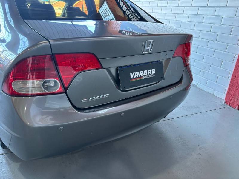 HONDA - CIVIC - 2011/2011 - Cinza - R$ 52.000,00