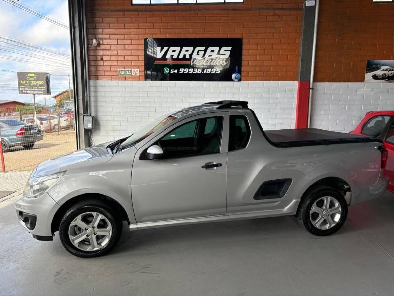 CHEVROLET - MONTANA - 2017/2018 - Prata - R$ 50.000,00