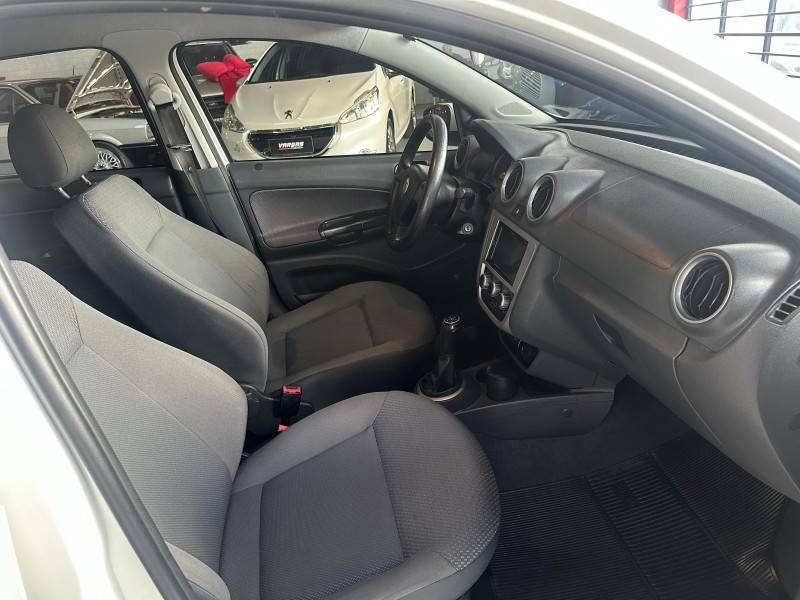 VOLKSWAGEN - VOYAGE - 2012/2013 - Branca - R$ 34.000,00