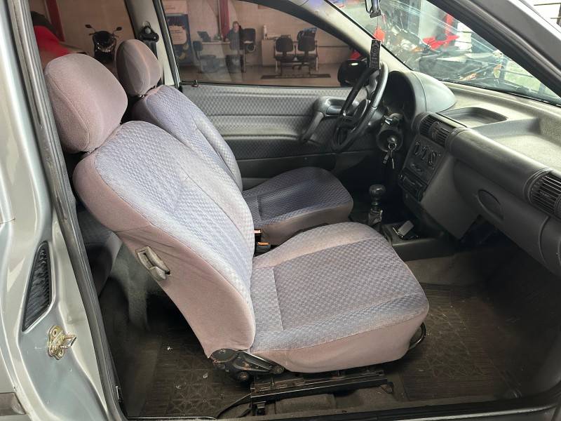 CHEVROLET - CORSA - 1996/1997 - Cinza - R$ 13.000,00