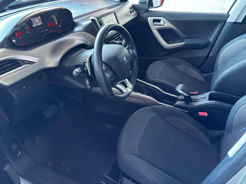 PEUGEOT - 2008 - 2016/2017 - Prata - R$ 59.000,00