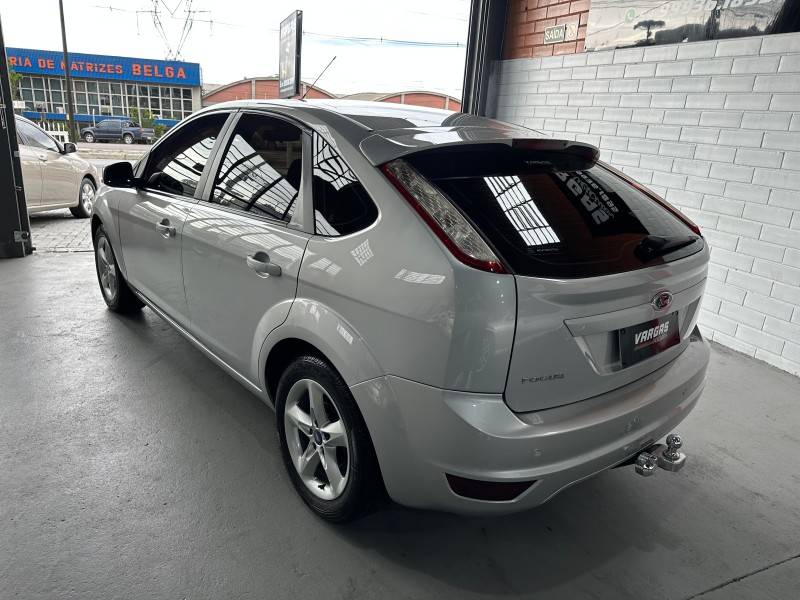 FORD - FOCUS - 2011/2012 - Prata - R$ 42.000,00