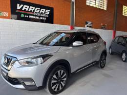NISSAN - KICKS - 2017/2018 - Prata - R$ 83.000,00