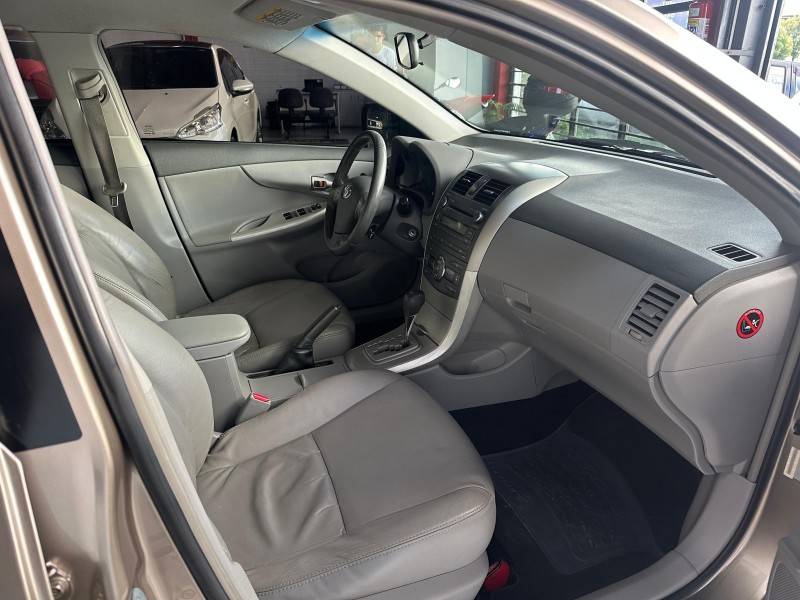 TOYOTA - COROLLA - 2009/2009 - Bege - R$ 57.000,00