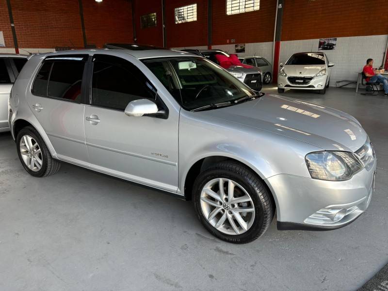 VOLKSWAGEN - GOLF - 2011/2011 - Prata - R$ 50.000,00