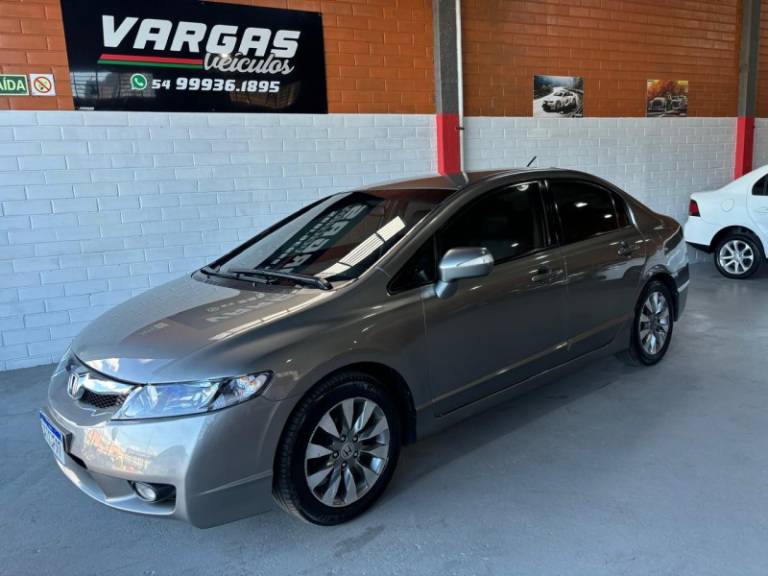 HONDA - CIVIC - 2011/2011 - Cinza - R$ 52.000,00