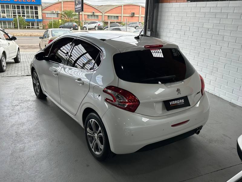 PEUGEOT - 208 - 2013/2013 - Branca - R$ 46.000,00
