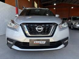 NISSAN - KICKS - 2017/2018 - Prata - R$ 83.000,00