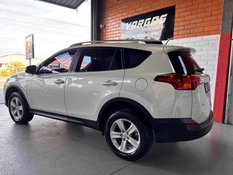 TOYOTA - RAV4 - 2013/2013 - Branca - R$ 81.000,00
