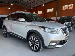 NISSAN - KICKS - 2017/2018 - Prata - R$ 83.000,00