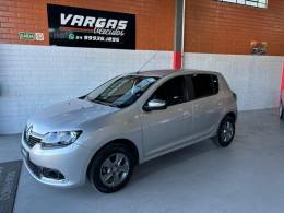 RENAULT - SANDERO - 2017/2018 - Prata - R$ 47.000,00