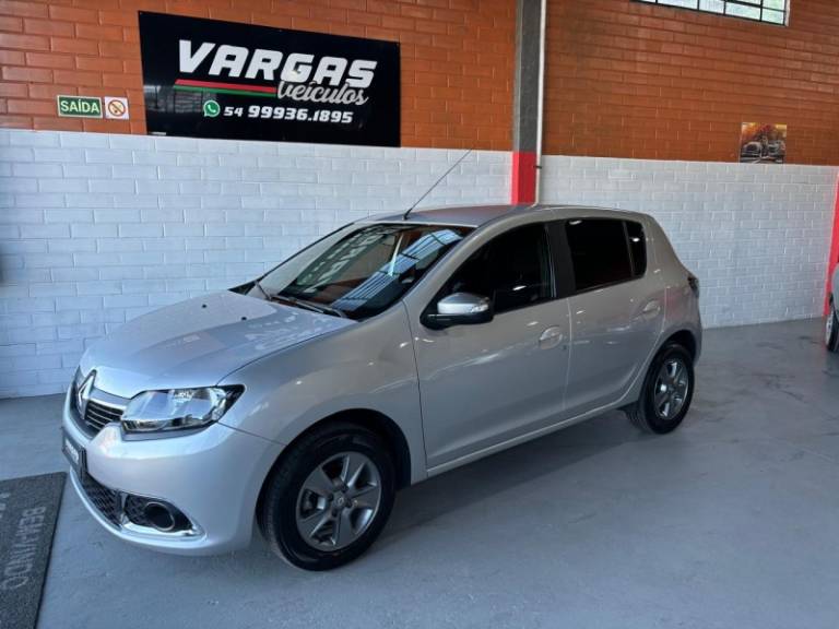 RENAULT - SANDERO - 2017/2018 - Prata - R$ 47.000,00