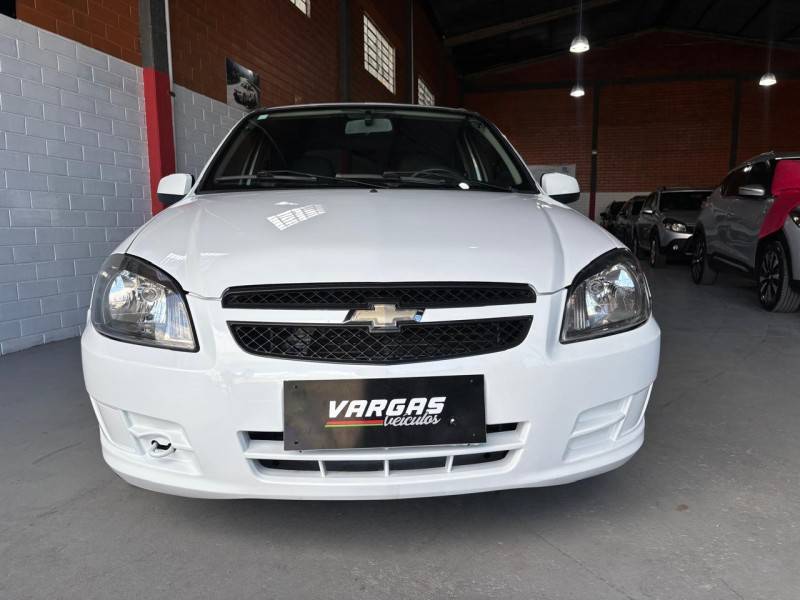 CHEVROLET - CELTA - 2011/2012 - Branca - R$ 26.000,00