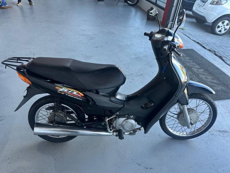 HONDA - BIZ 100 - 2000/2000 - Preta - R$ 5.900,00