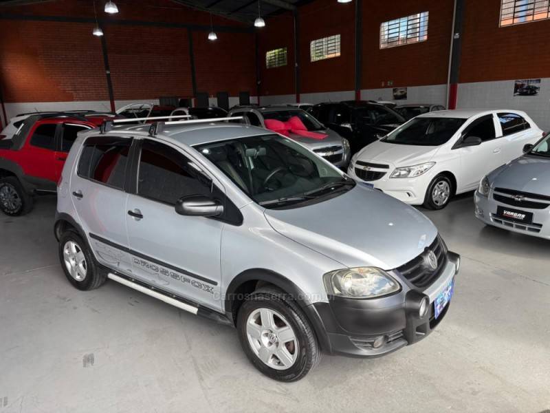 VOLKSWAGEN - CROSSFOX - 2008/2009 - Prata - R$ 37.000,00
