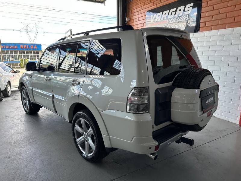 MITSUBISHI - PAJERO FULL - 2014/2014 - Branca - R$ 138.000,00
