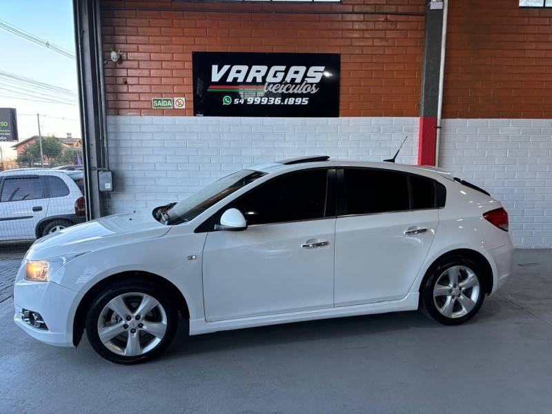 CHEVROLET - CRUZE - 2014/2014 - Branca - R$ 75.000,00