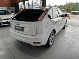 FORD - FOCUS - 2011/2012 - Branca - R$ 44.900,00