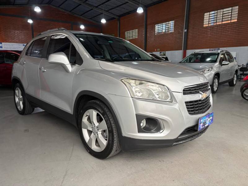 CHEVROLET - TRACKER - 2013/2014 - Prata - R$ 70.000,00