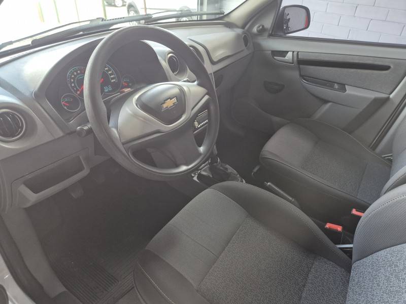 CHEVROLET - PRISMA - 2011/2012 - Branca - R$ 32.000,00