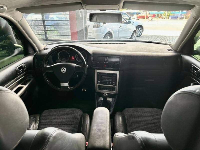 VOLKSWAGEN - GOLF - 2011/2011 - Prata - R$ 50.000,00