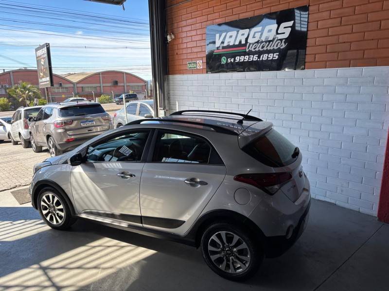 HYUNDAI - HB20X - 2016/2016 - Prata - R$ 67.000,00