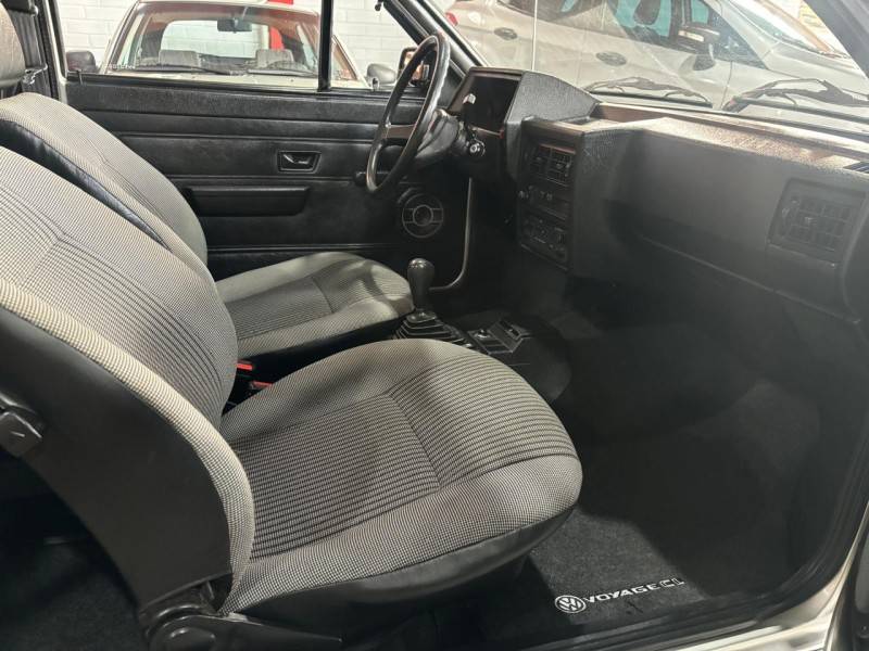 VOLKSWAGEN - VOYAGE - 1989/1989 - Prata - R$ 50.000,00
