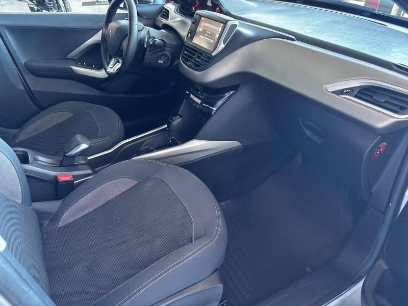 PEUGEOT - 2008 - 2016/2017 - Prata - R$ 59.000,00