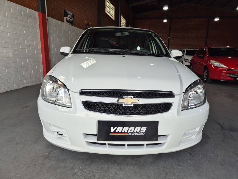 CHEVROLET - PRISMA - 2011/2012 - Branca - R$ 32.000,00
