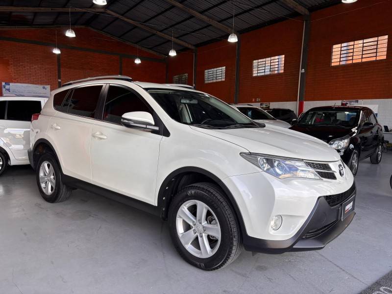 TOYOTA - RAV4 - 2013/2013 - Branca - R$ 81.000,00