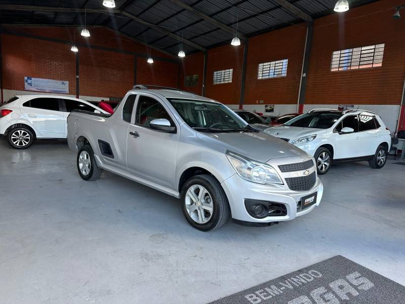 CHEVROLET - MONTANA - 2017/2018 - Prata - R$ 53.000,00