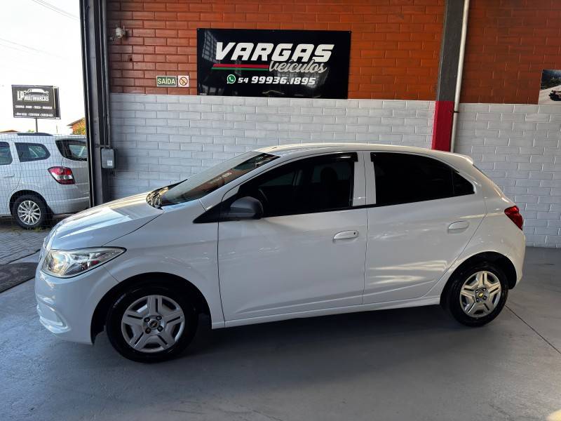 CHEVROLET - ONIX - 2016/2017 - Branca - R$ 46.000,00