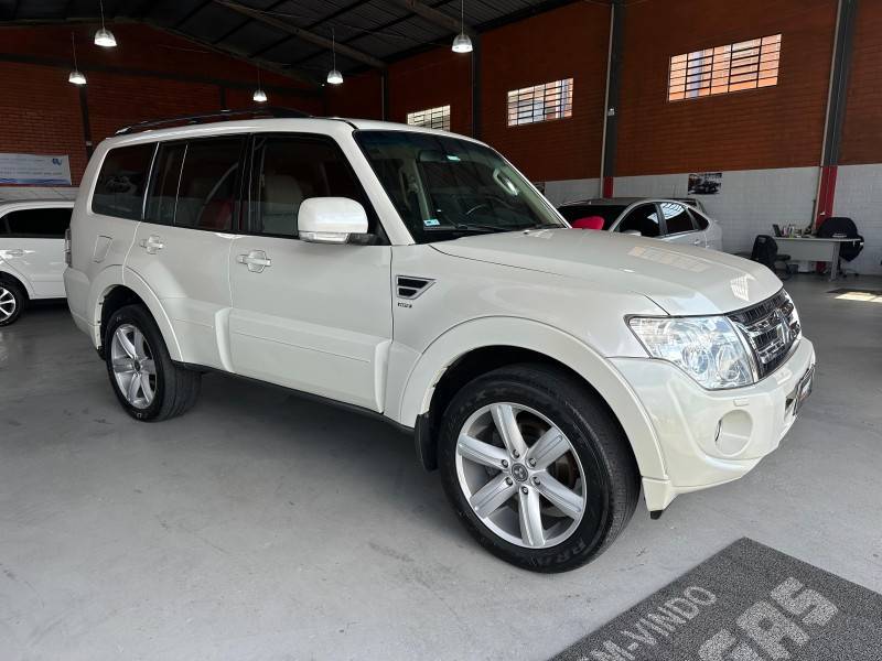 MITSUBISHI - PAJERO FULL - 2014/2014 - Branca - R$ 138.000,00