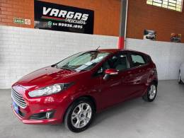 FORD - FIESTA - 2016/2017 - Vermelha - R$ 53.000,00