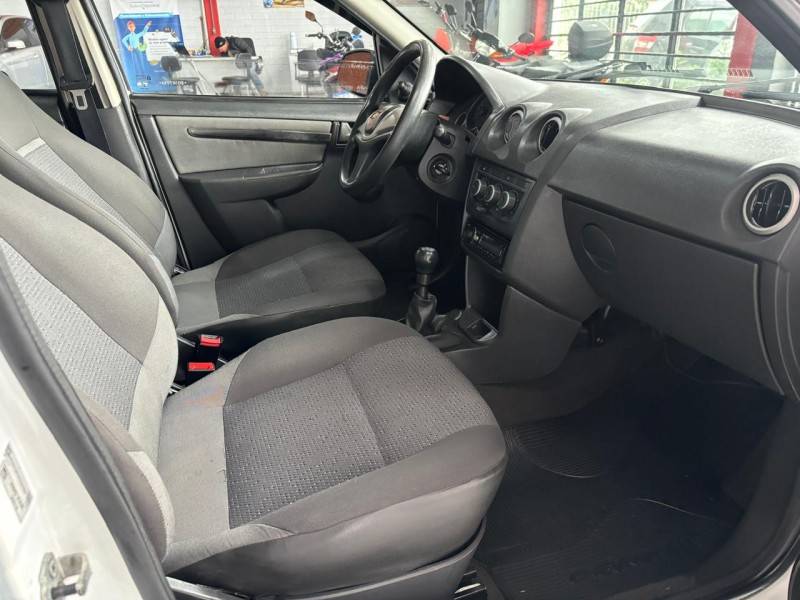 CHEVROLET - CELTA - 2013/2014 - Branca - R$ 34.500,00