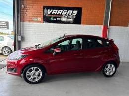 FORD - FIESTA - 2016/2017 - Vermelha - R$ 53.000,00