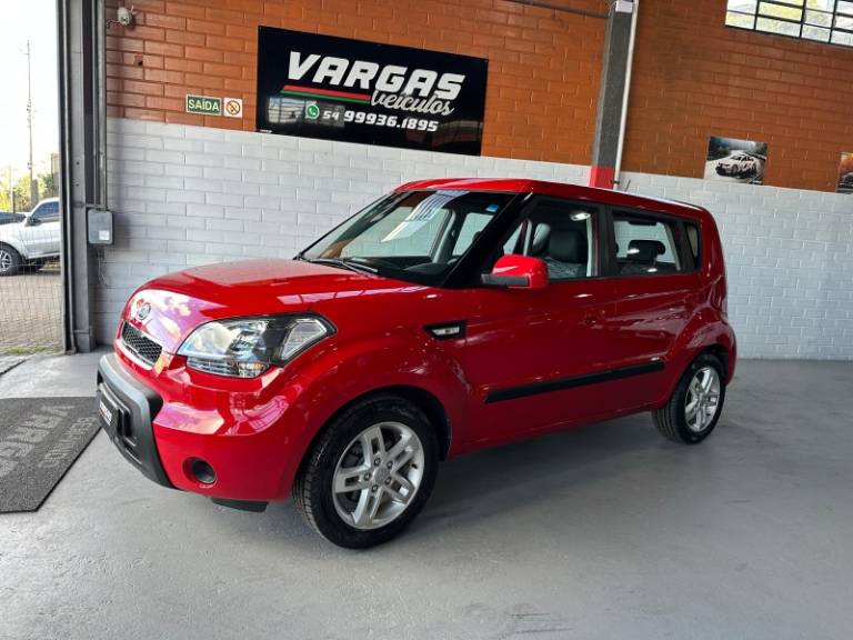 KIA MOTORS - SOUL - 2010/2011 - Vermelha - R$ 40.000,00