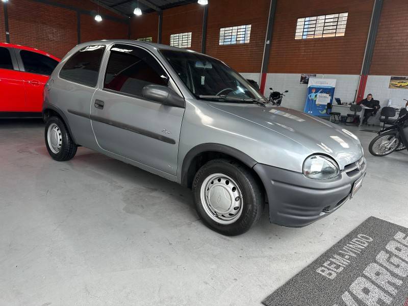 CHEVROLET - CORSA - 1996/1997 - Cinza - R$ 13.000,00