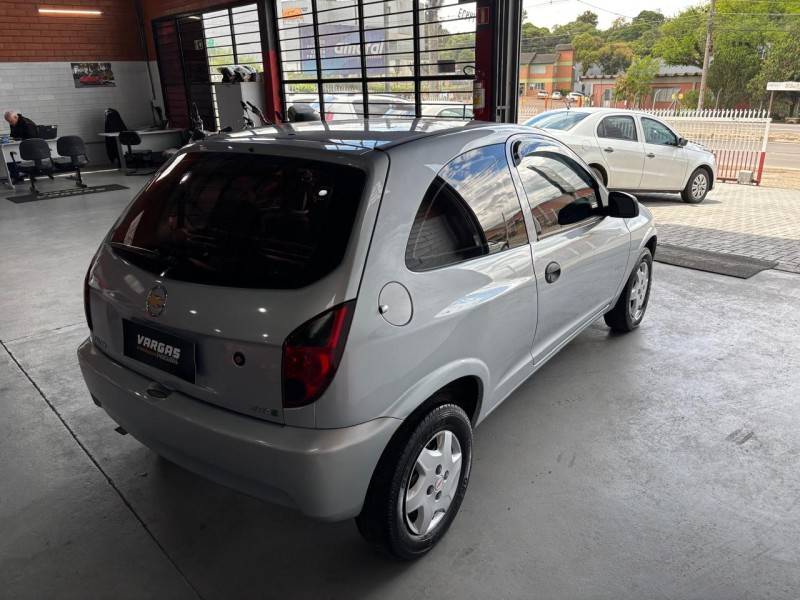 CHEVROLET - CELTA - 2010/2011 - Prata - R$ 22.000,00