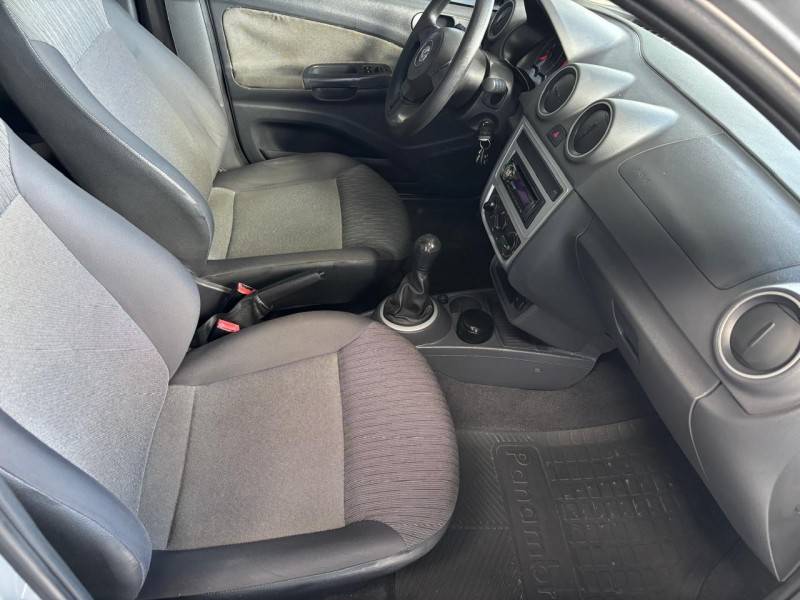 VOLKSWAGEN - VOYAGE - 2014/2014 - Prata - R$ 39.000,00