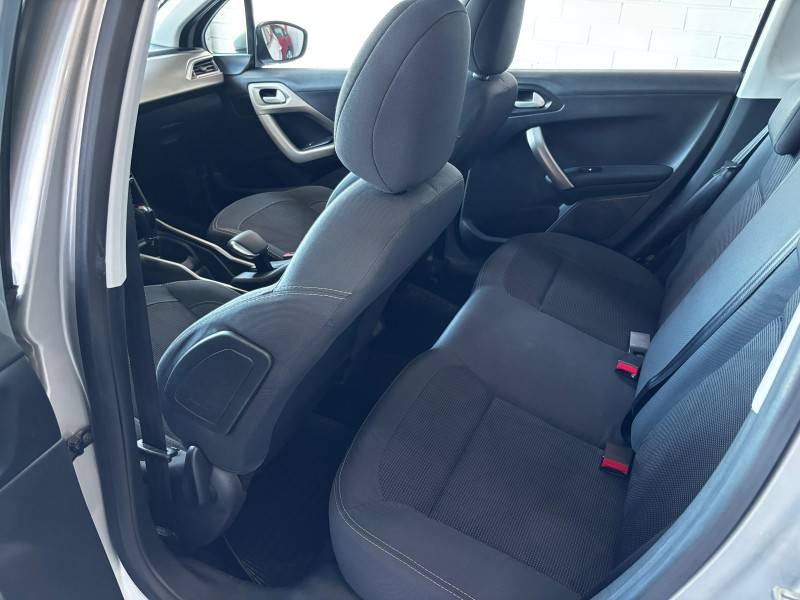 PEUGEOT - 2008 - 2016/2017 - Prata - R$ 59.000,00