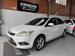 FORD - FOCUS - 2011/2012 - Branca - R$ 44.900,00