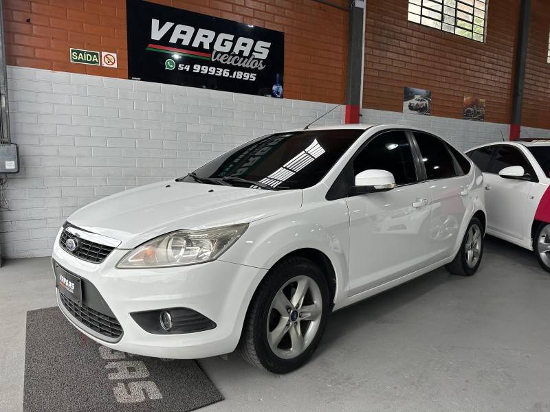 FORD - FOCUS - 2011/2012 - Branca - R$ 44.900,00