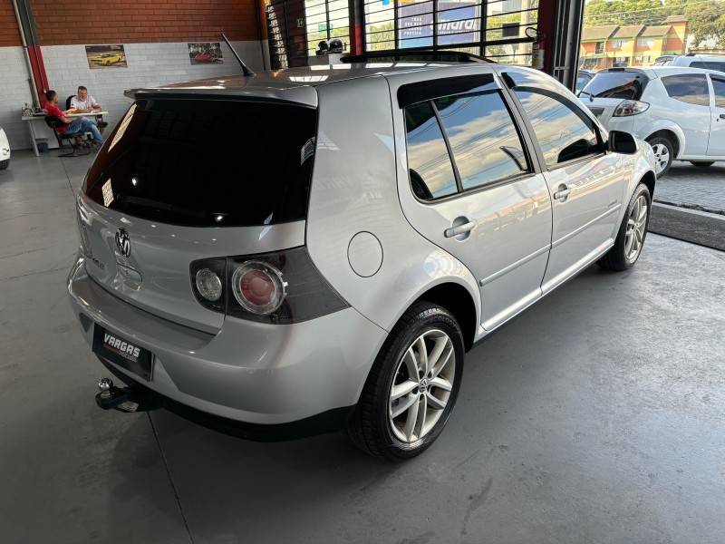 VOLKSWAGEN - GOLF - 2011/2011 - Prata - R$ 50.000,00