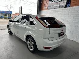 FORD - FOCUS - 2011/2012 - Branca - R$ 44.900,00